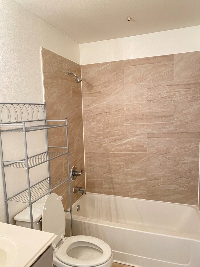 Building Photo - 6226 Cottage Pines Dr