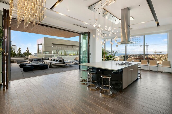 Building Photo - Bright and Modern World-Class Condo