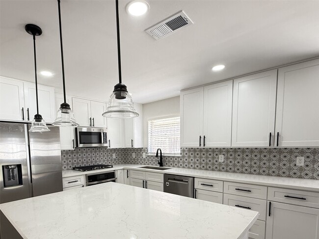 Building Photo - 5810 Cheena Dr