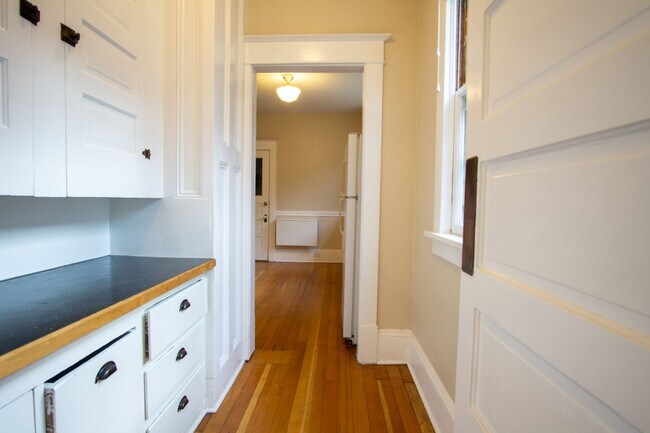 Building Photo - Gorgeous + Spacious 2-Bedroom Flat with Hardwoods, Dishwasher, Fireplace + Etc.!