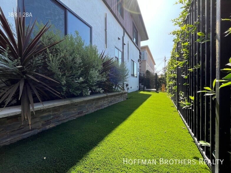 Building Photo - 1444 S Crescent Heights Blvd