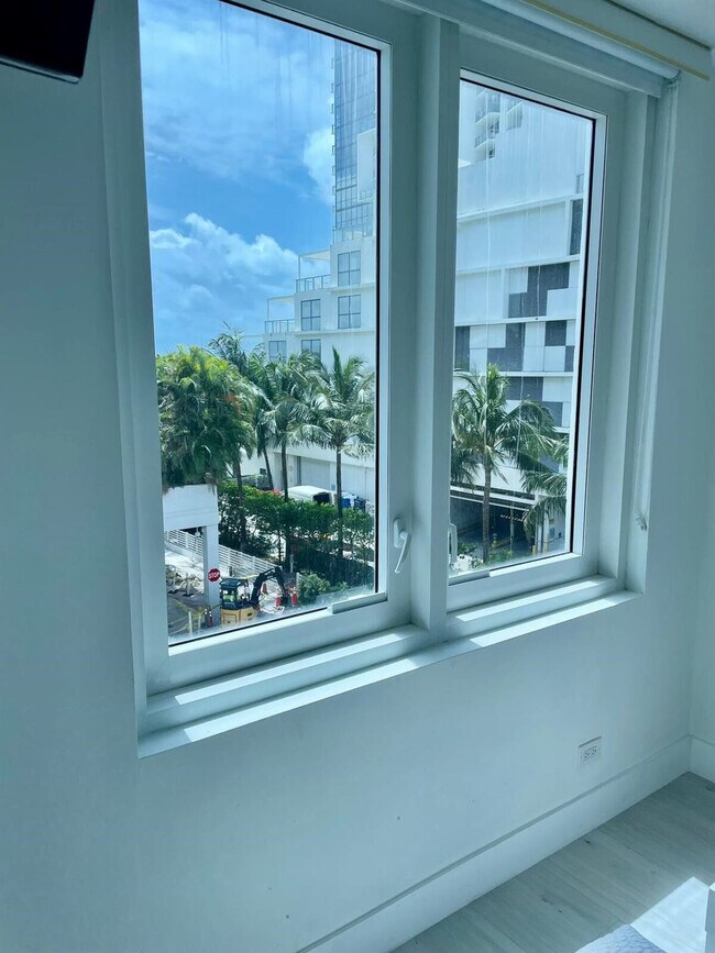 Building Photo - 2301 Collins Ave