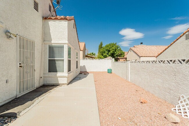 Building Photo - Remodeled 3 Bed Single Story Home