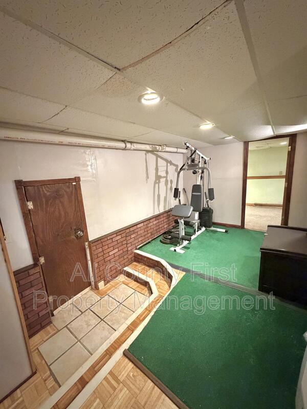 Building Photo - 1183 Red Oak Cove
