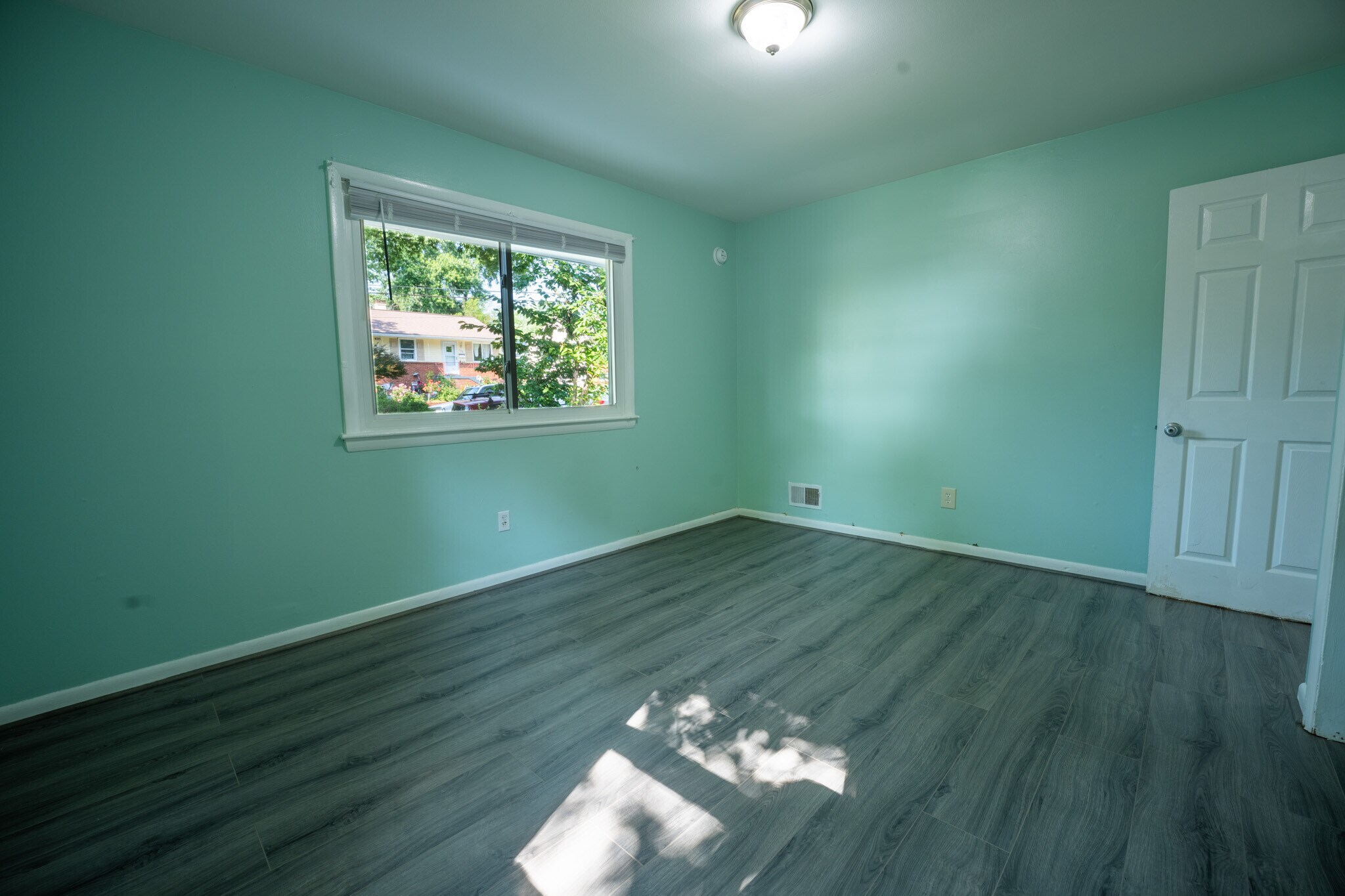 Building Photo - 5703 Kennedy St