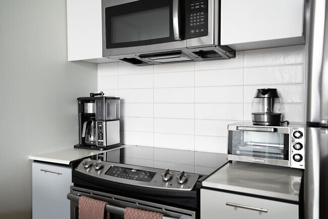 Building Photo - 648 Jackson St