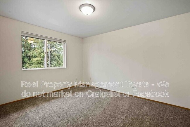 Building Photo - 2421 Bickford Ave