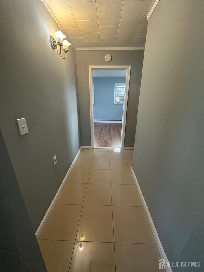 Building Photo - 19 Baldwin Rd