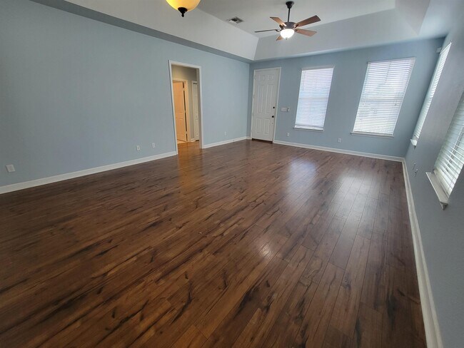 Building Photo - 3304 Calumet Dr