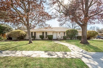 Building Photo - 2732 Parkhaven Dr