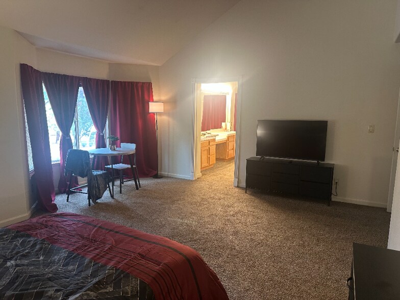 Building Photo - 4437 Rock Island Dr