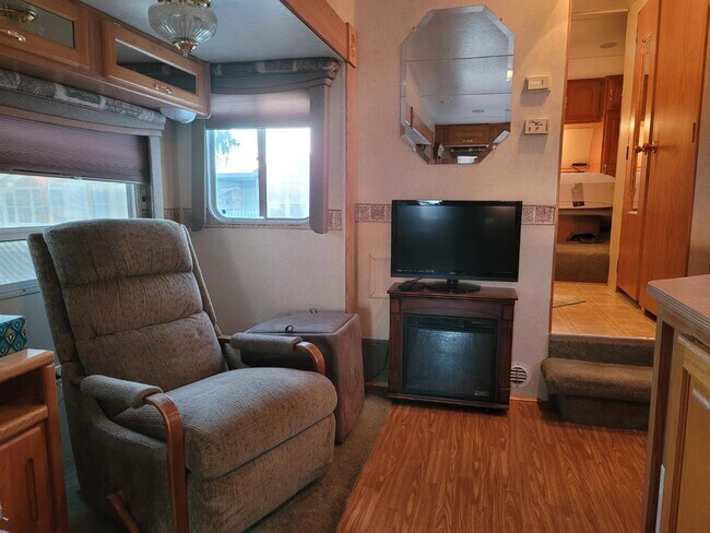 Building Photo - 9797 E 32nd St