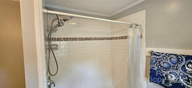 Building Photo - 168 Goodman Rd