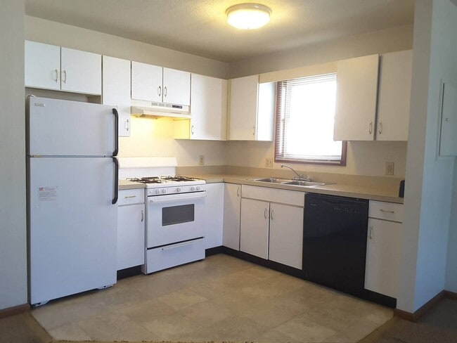 Building Photo - 211 Stonewall Ct