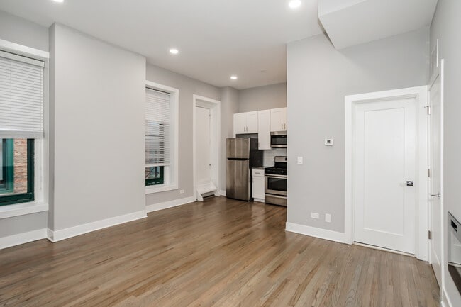 Building Photo - 807 N Wabash Ave