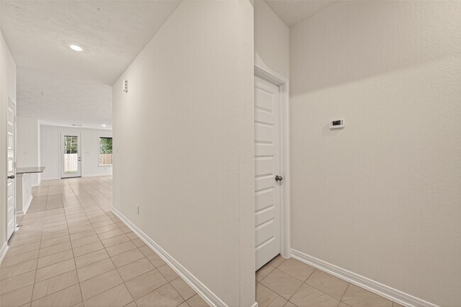 Building Photo - 814 Mustang Rdg Ter