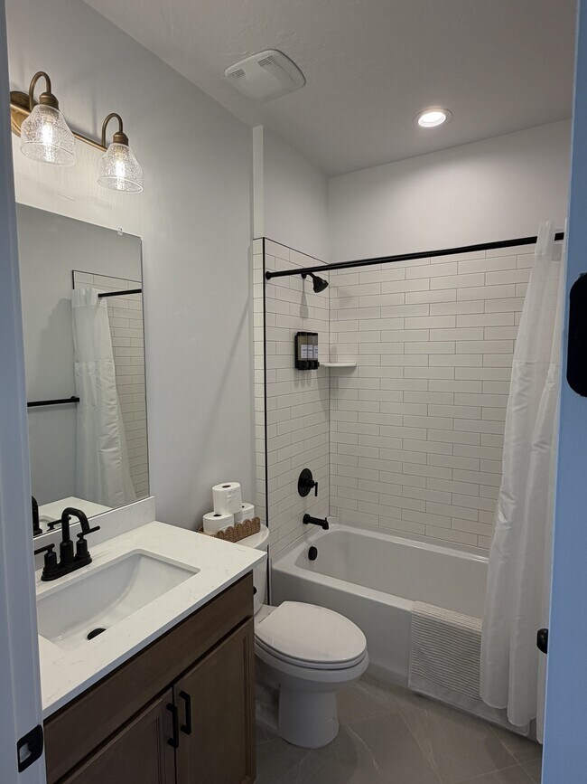 Building Photo - 625 S Savio Dr