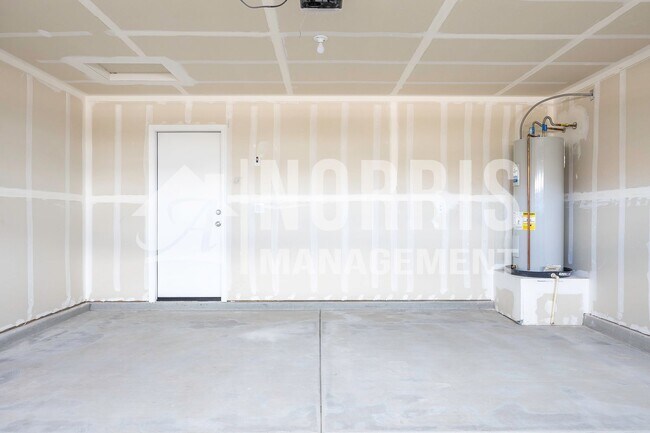 Building Photo - 1131 E Brookwood Dr