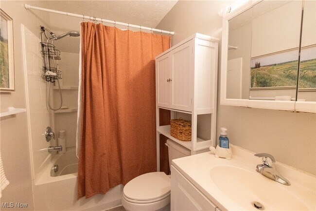 Building Photo - 216 Moore Rd