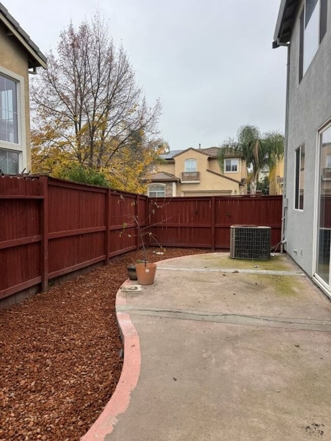 Building Photo - Beautiful 4 Bedroom Home with Solar – North Natomas