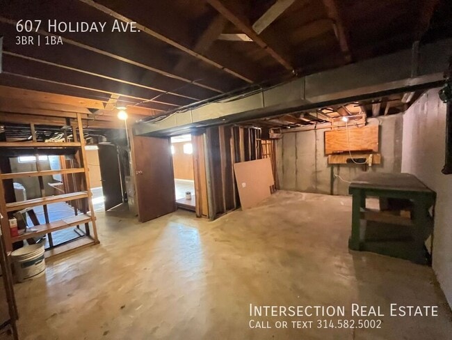 Building Photo - 607 Holiday Ave