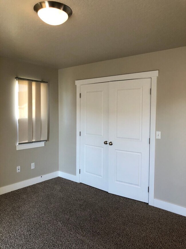 Building Photo - 3216 W Prairie Grass Dr