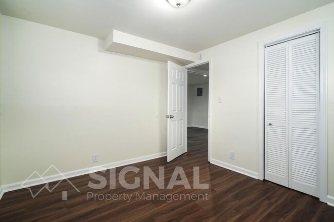 Building Photo - 2 11th Ct N