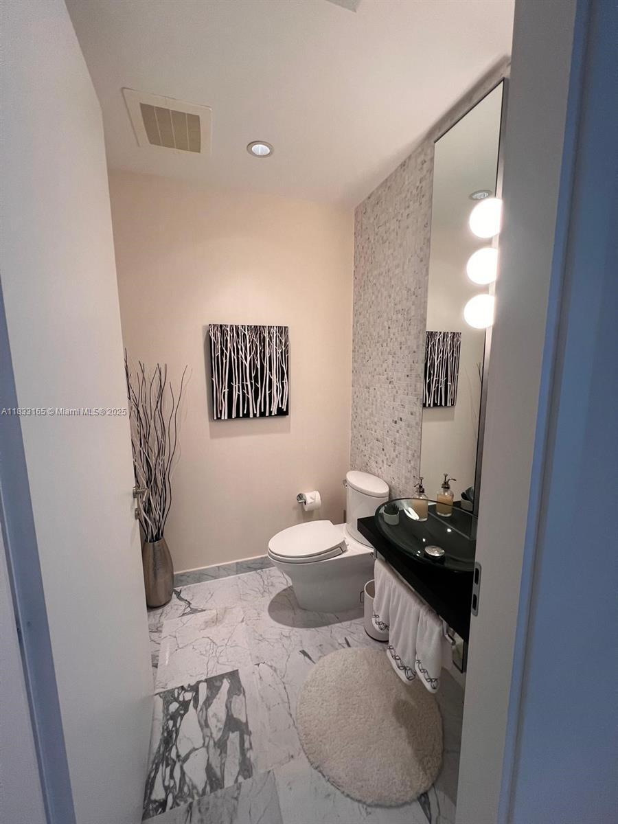 Building Photo - 200 Biscayne Boulevard Way