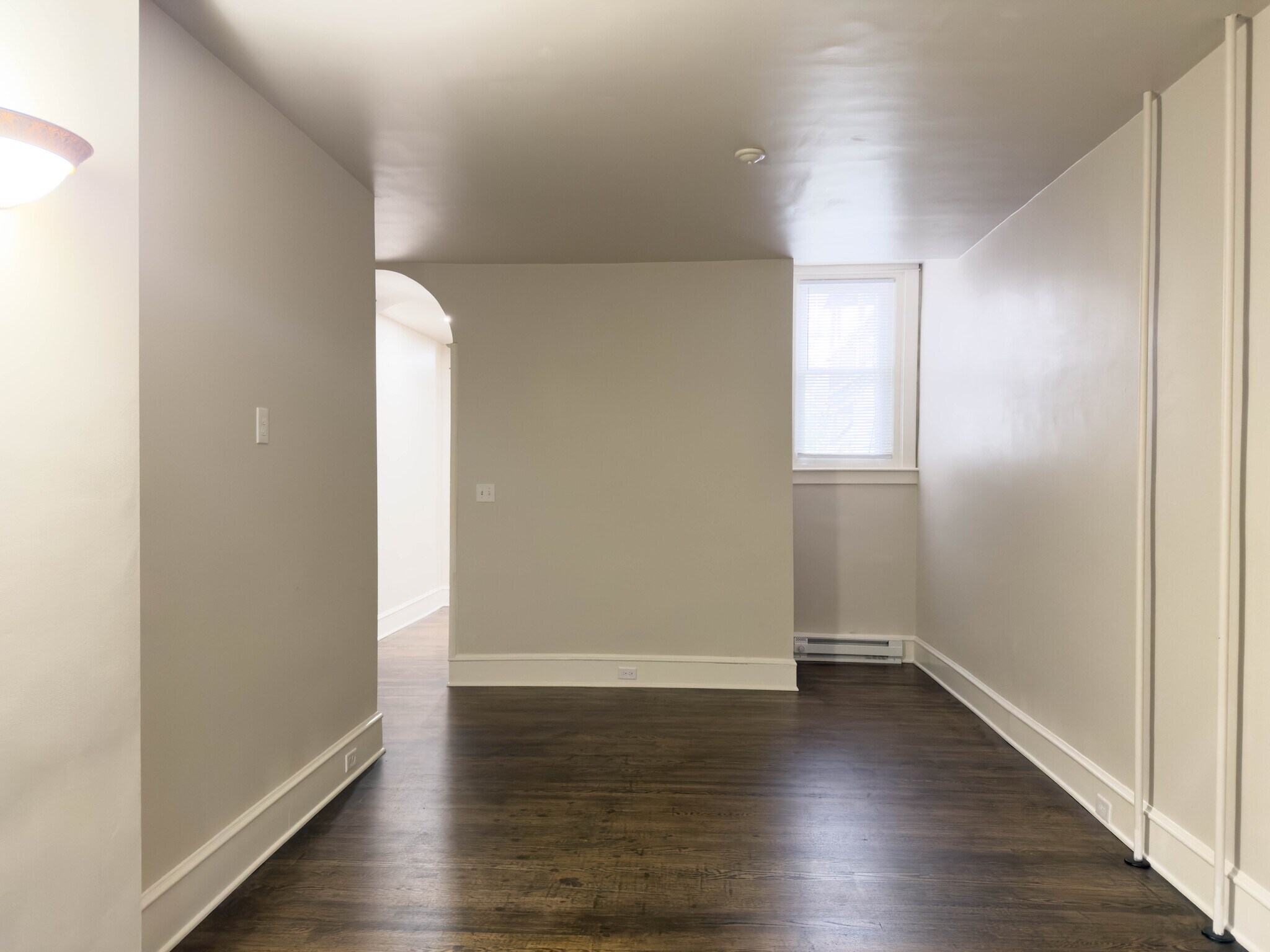 Building Photo - 216 W Main St