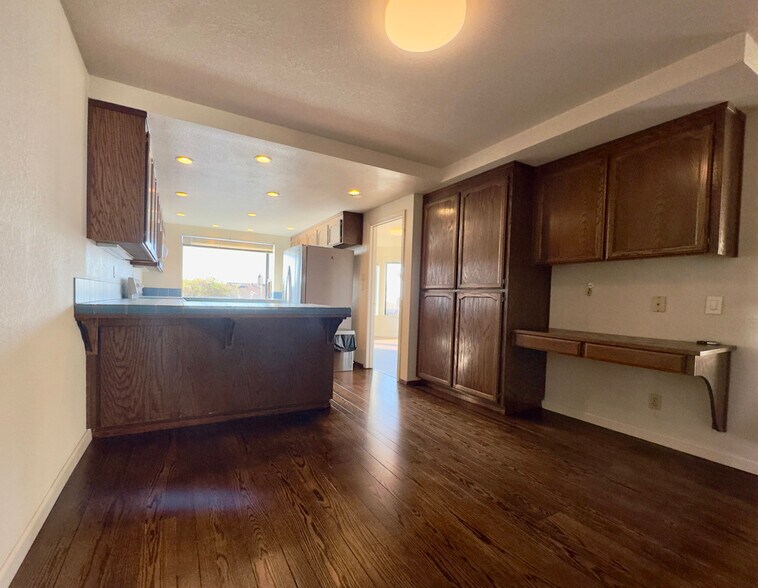 Building Photo - 2221 Pinehurst Way