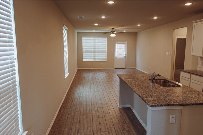 Building Photo - 25818 Boxwood Hedge Ln