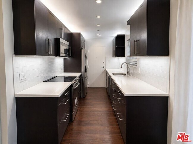 Building Photo - 1525 Hayworth Ave