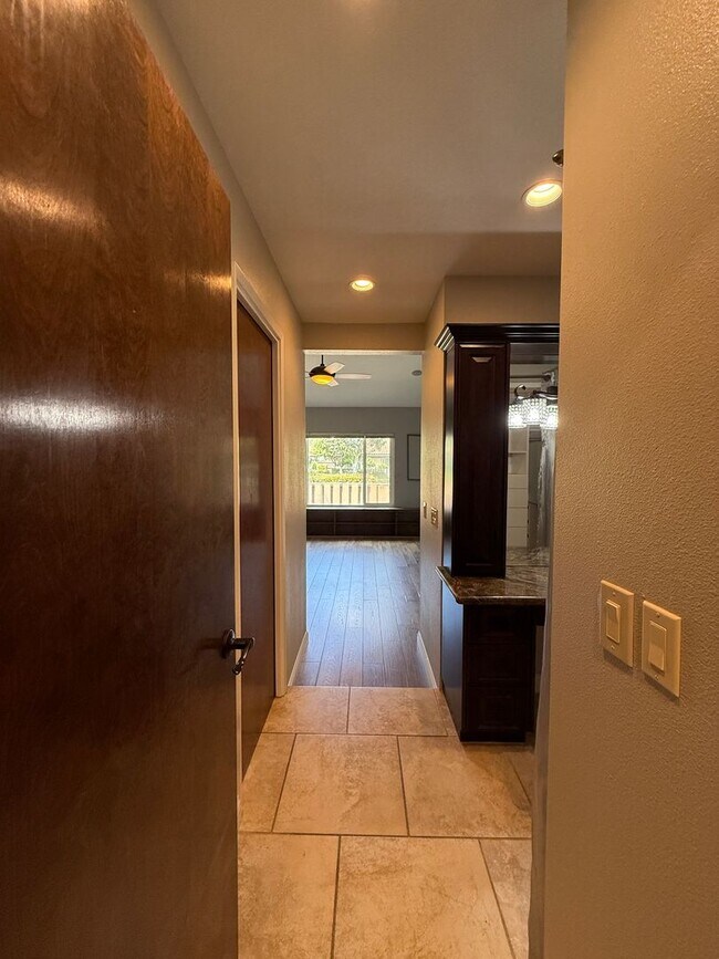 Building Photo - Beautiful Single Story Foxenwood Townhome in Orcutt with Easy Access to VSFB