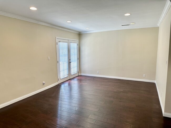 Building Photo - 6441 Baird Ave