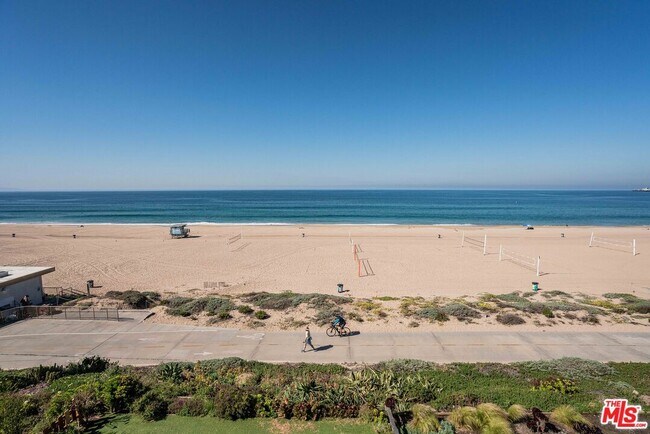 Building Photo - 2308 The Strand