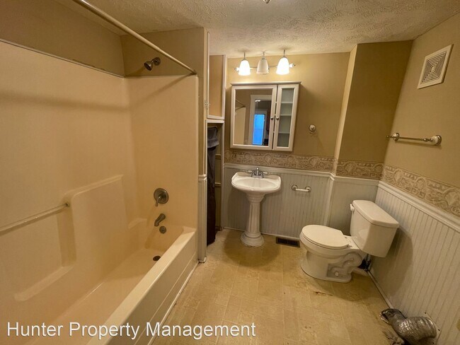 Building Photo - 3 br, 1 bath House - 1530 N National Ave