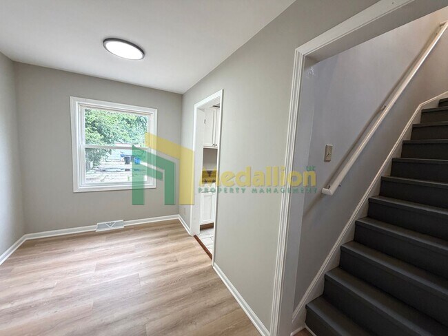 Building Photo - 12917 S Emerald Ave