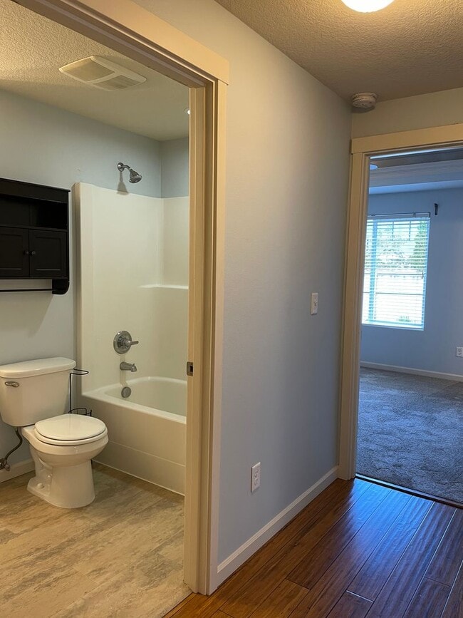 Building Photo - CHARMING Ranch-Style Home in Ridgefield, WA! 3 Bedrooms & 2 Baths! Walk-In Closet! Spacious Floor...