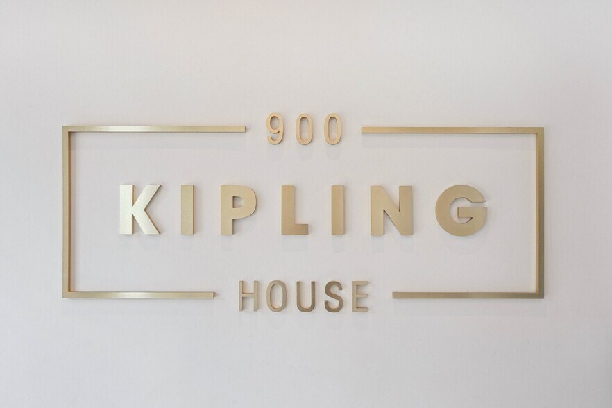 Building Photo - 900 11th St SE