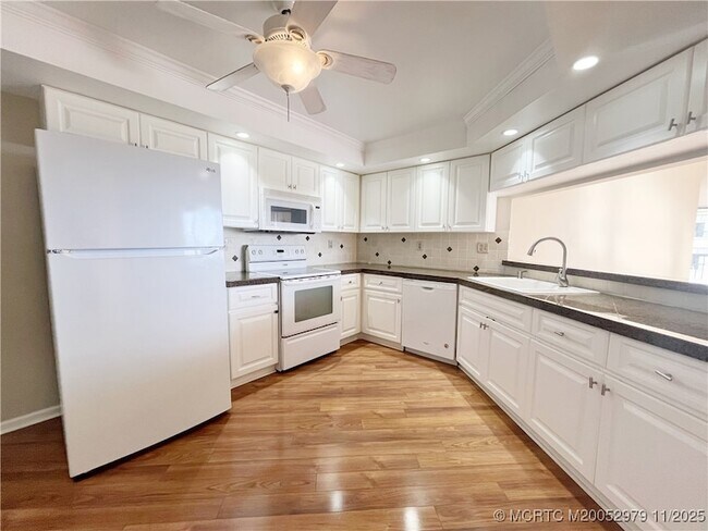 Building Photo - 9500 S Ocean Dr