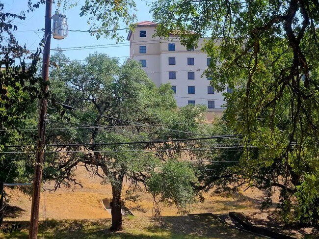 Building Photo - 835 Old Ranch Rd 12