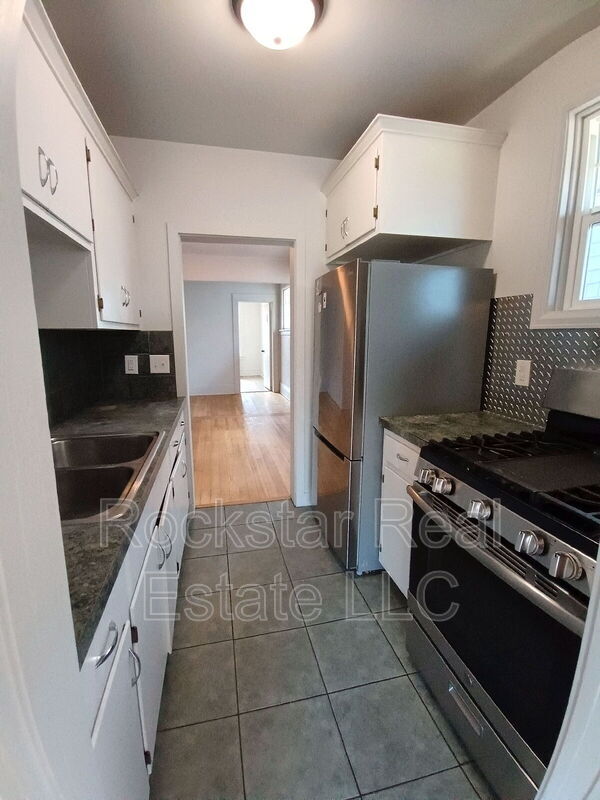 Building Photo - 1524 W Gardner Ave