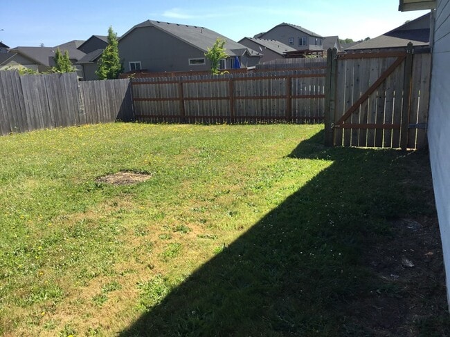 Building Photo - 2 Bedroom Duplex in Churchill Neighborhood