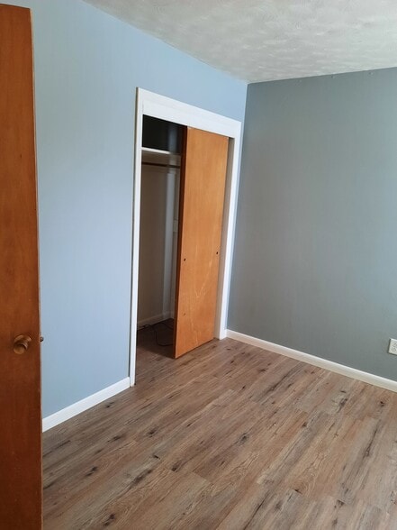 2nd upstairs bedroom - 40016 Linden Dr