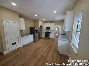 Building Photo - 1609 W Magnolia Ave