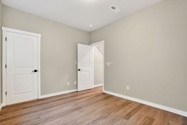 Building Photo - 3859 SE 92nd Ave