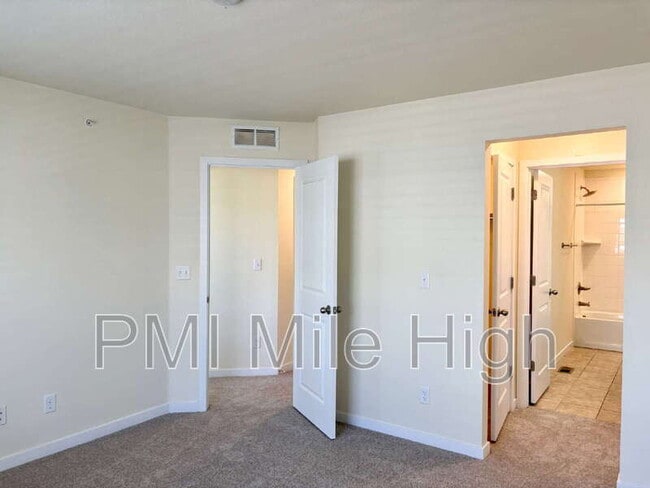 Building Photo - 12874 Jasmine St
