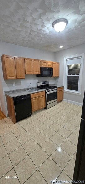 Building Photo - 157 E Cottage St