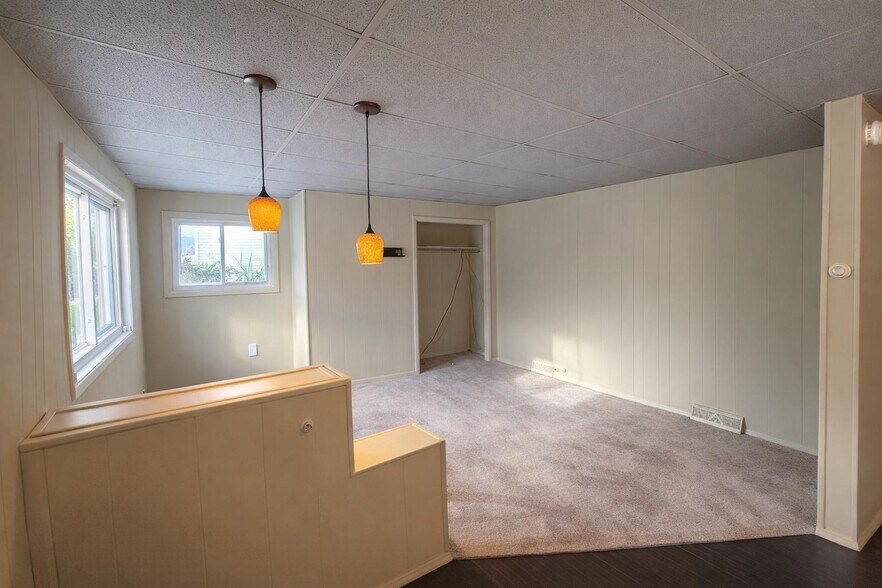 Building Photo - 301 Brown Ave