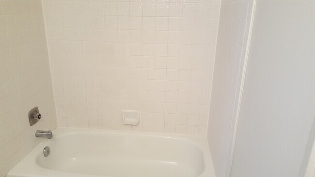 Building Photo - NEW LISTING - FRESH PAINT THROUGHOUT - 1 B...